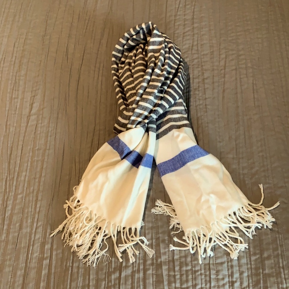 Gap Scarf